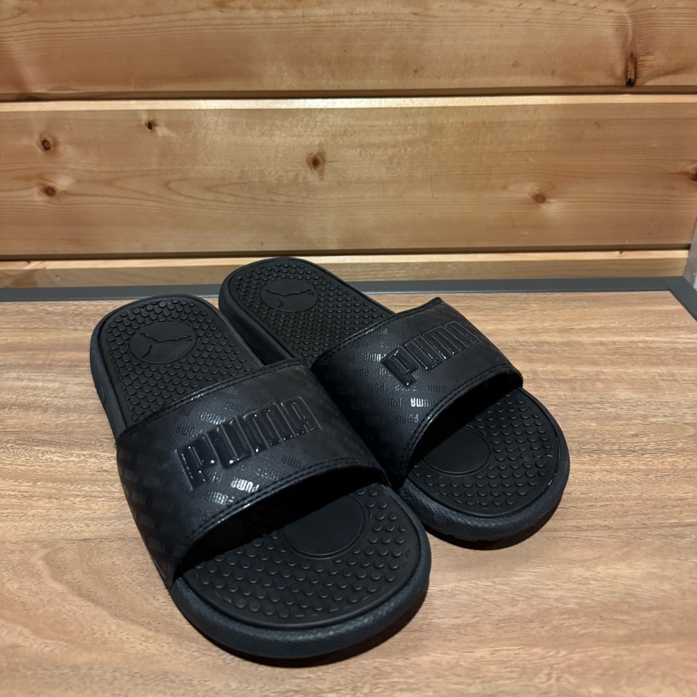 Like New - Women’s Black Puma Slides - Size 8